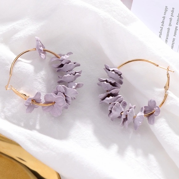 Jewelry - Cute earrings new